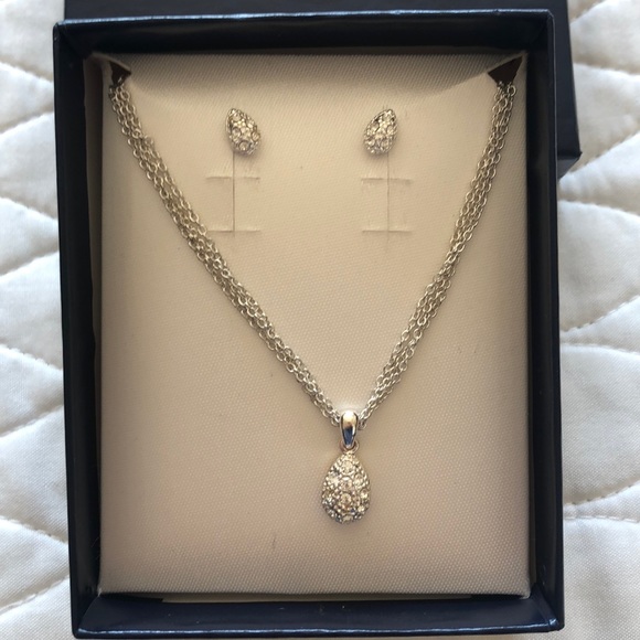 Necklace and erring set - Picture 2 of 8